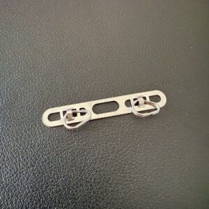 Bevestigingsplaatje met 2 clips